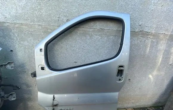 Opel Vivaro Front door