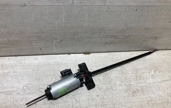 Ford Kuga III Seat adjustment motor 0390204173