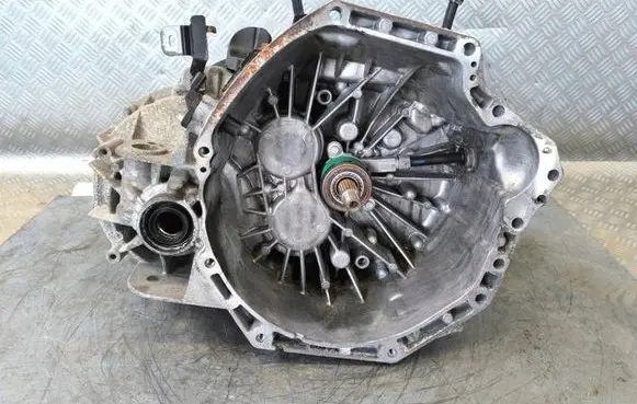 Renault Trafic III (X82) Manual 6 speed gearbox PF6040