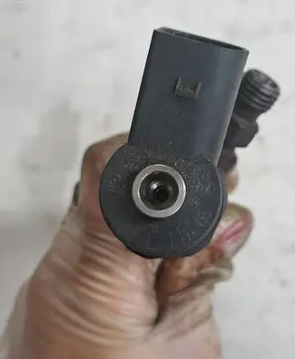 BMW 3 E90 E91 Fuel injector 0445110209