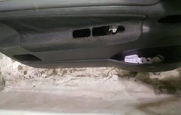 Peugeot 207 Front door card panel trim