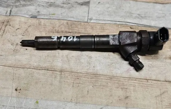 Opel Zafira B Fuel injector 0445110151