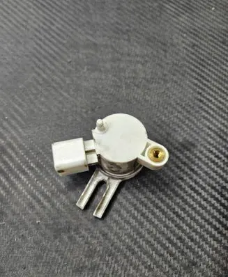 Opel Insignia A Clutch pedal sensor 22670896 8N21C