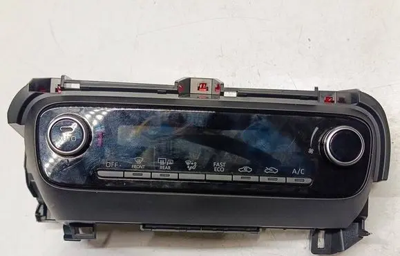 Toyota Yaris XP210 Climate control unit 559000DP30S3 559000DP30