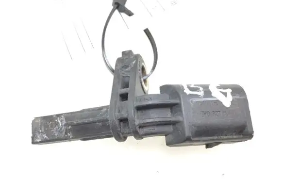 Volkswagen PASSAT B6 ABS brake wheel speed sensor 7H0927804