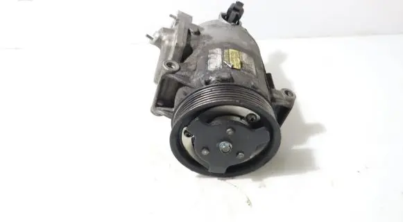 Volkswagen PASSAT B6 Air conditioning (A/C) compressor (pump)