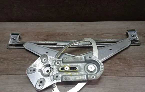 Volvo C30 Front door electric window regulator 983164102LH