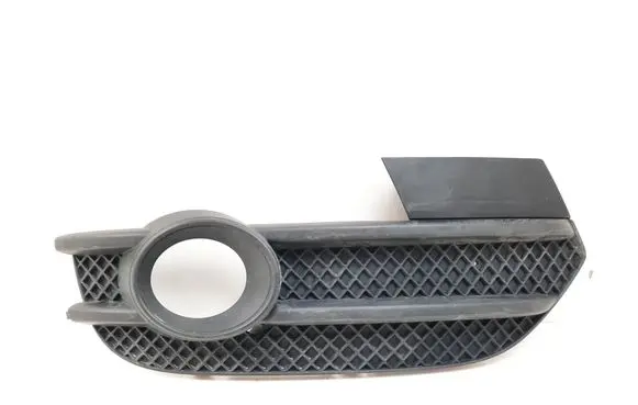 Audi Q3 8U Front fog light trim/grill 8U0807682A