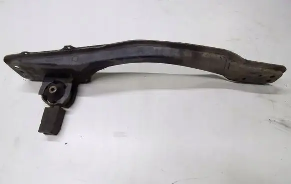 Toyota RAV 4 (XA20) Engine mounting bracket