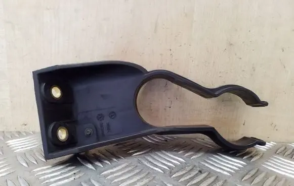 Volvo S40, V40 Intercooler pipe mounting bracket 30620509