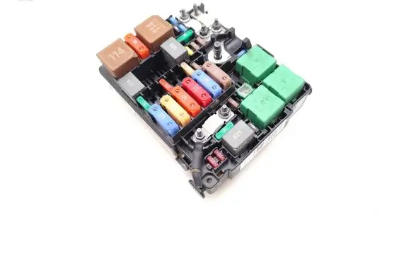 Citroen Berlingo Fuse module 9804848580 A006C801L4