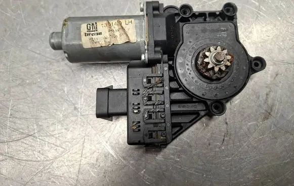 Opel Astra H Front door window regulator motor 13101480 0312000521
