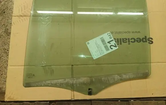 Rear door window glass