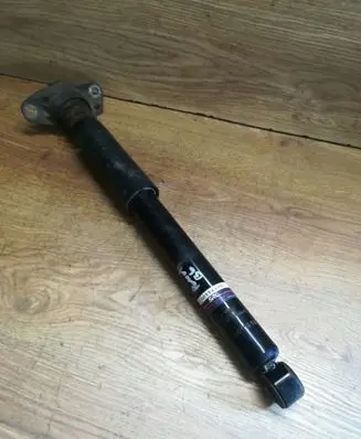 Volkswagen PASSAT B6 Rear shock absorber/damper S0114520 011452G