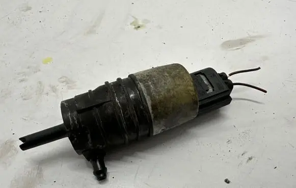 BMW 4 F32 F33 Windscreen/windshield washer pump 7298309