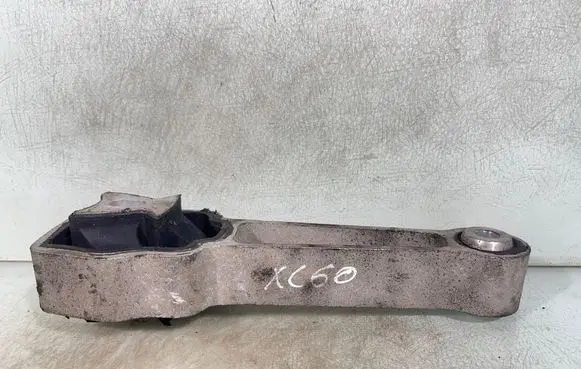 Engine mount bracket