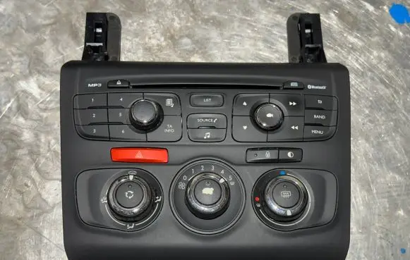Citroen C4 II Climate control unit 98040764ZD