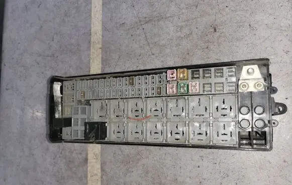 Land Rover Discovery 3 - LR3 Fuse box set T5ejbm04ecc01