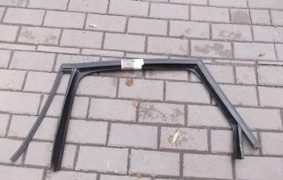 Citroen C5 Rubber seal rear door window/glass NE18136