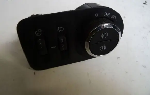Opel Zafira C Tailgate/trunk/boot open switch WCZNIKWIATEZAFIRAC