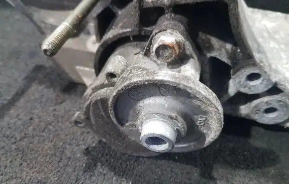 Chevrolet Tacuma Generator/alternator belt tensioner
