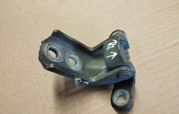 Nissan Note (E11) Front door upper hinge