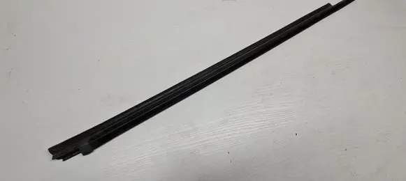 Toyota Yaris Rubber seal rear door window/glass 850RR