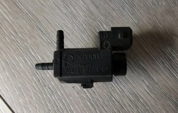 Volkswagen Golf IV Vacuum valve PA6-GF33-1