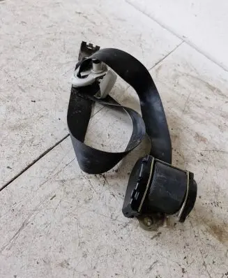 Volkswagen Golf IV Front seatbelt
