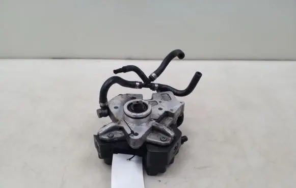 Volvo XC70 Fuel injection high pressure pump 30756125