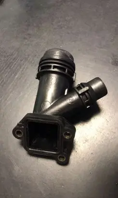 BMW 5 E60 E61 Engine coolant pipe/hose 2247744