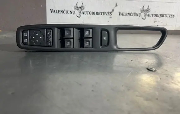 Renault Captur Electric window control switch 255702886R 190612 10132829