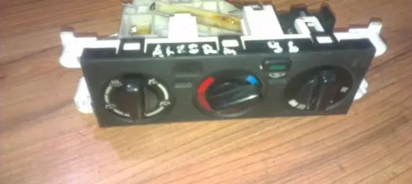 Nissan Almera Climate control unit