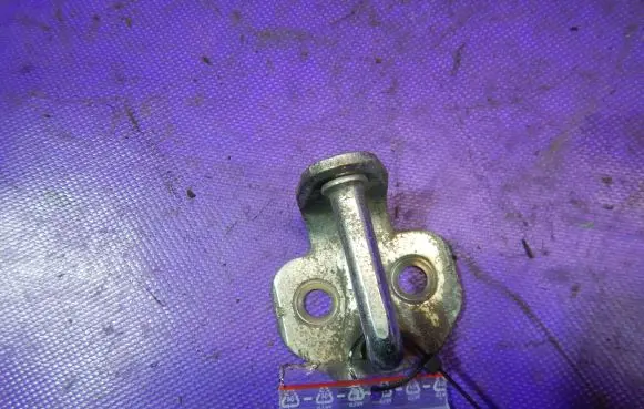 Ford Ka Front door lock loop/hook striker 