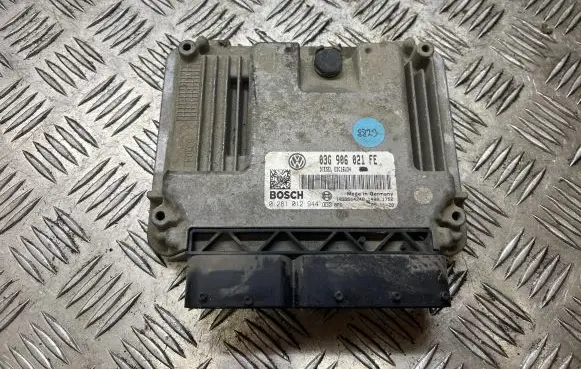 Volkswagen Touran I Engine control unit/module 03G906021FE 1039S14248 0281012944
