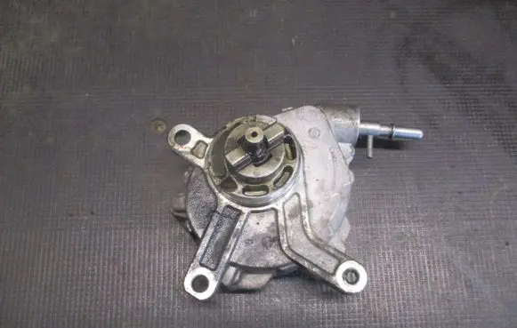 Toyota Corolla Verso AR10 Vacuum pump