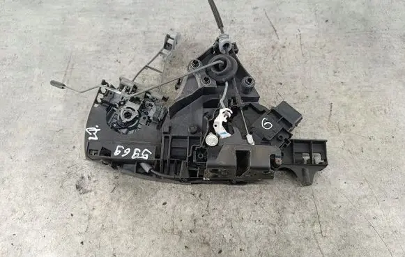 Volvo V50 Front door lock 30799308