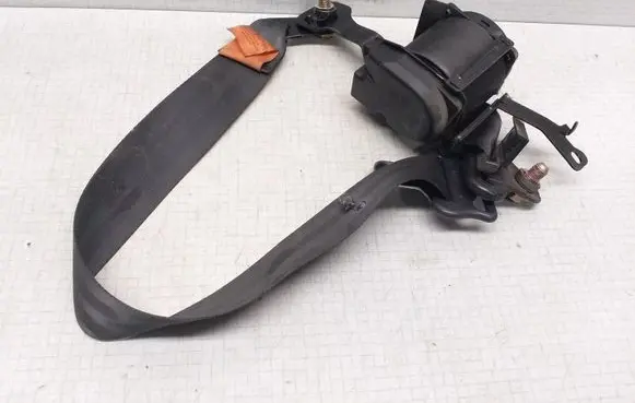 Mazda 323 F Front seatbelt G0256R