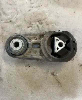 Renault Modus Engine mount bracket 8200042454