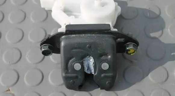 Nissan Pulsar Tailgate/trunk/boot lock/catch/latch ZAMEKKLAPYTYLNEJ