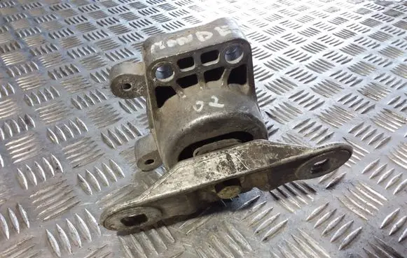 Ford Mondeo Mk III Engine mount bracket 2S716F012A