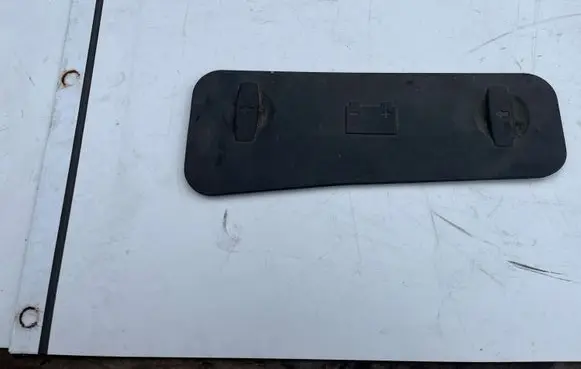Volkswagen PASSAT B5.5 Battery box tray cover/lid 3B1819422A