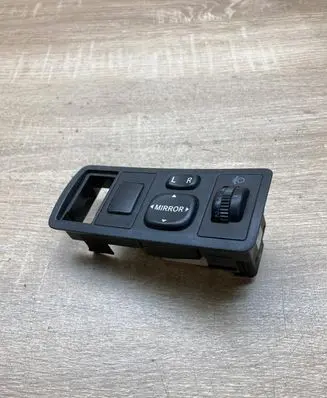 Toyota Avensis T250 Wing mirror switch 183574 777663