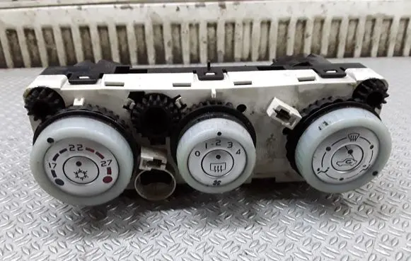 Mitsubishi Colt Climate control unit 983860X