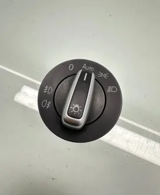 Volkswagen PASSAT B7 Light switch AUT0003