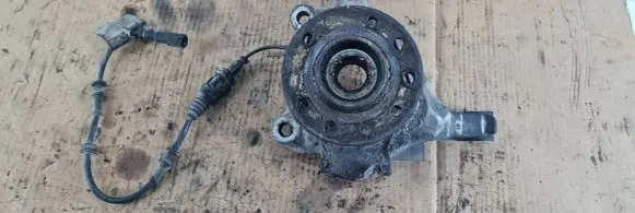 Front wheel hub spindle knuckle
