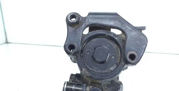 Ford Mondeo Mk III Power steering pump 26016947