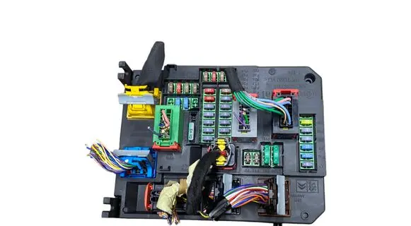 Peugeot 308 Fuse module 980668788001 S180204003B BSIQ0301