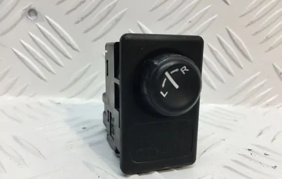 Nissan Almera Tino Wing mirror switch