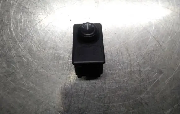 Nissan X-Trail T30 Wing mirror switch Y1B